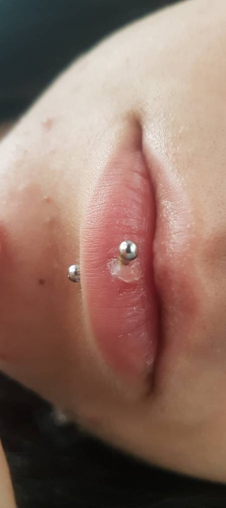 Piercing labret ayuda