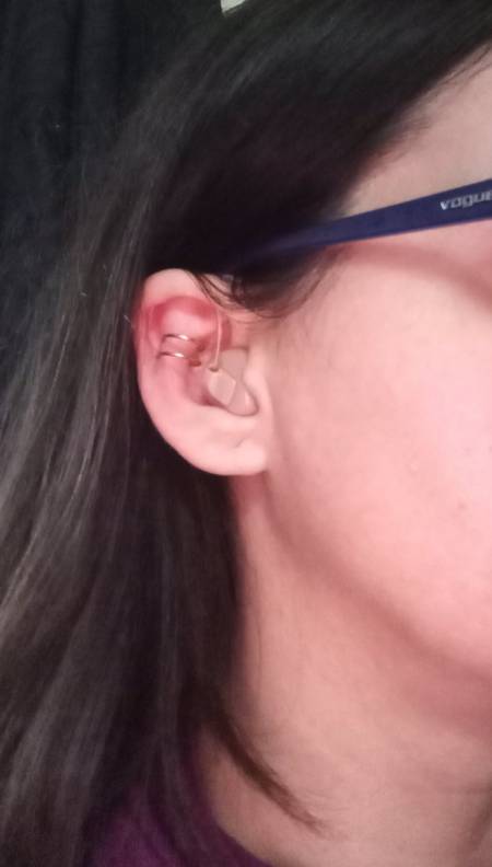 Aros con audífonos puestos, sólo en segundos