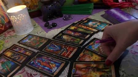 Alguien Que Tire Las Cartas