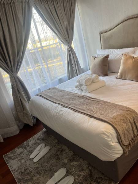 Book Guest House Hotel accommodation Near me roodepoort +27836868779 royal king guest house