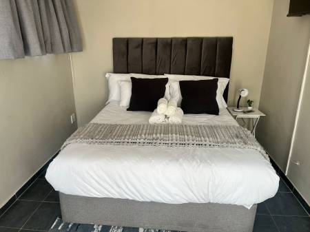 Top-rated guest house near me Luxury Comfortable Accommodations +27836868779 Royal King Guest House 